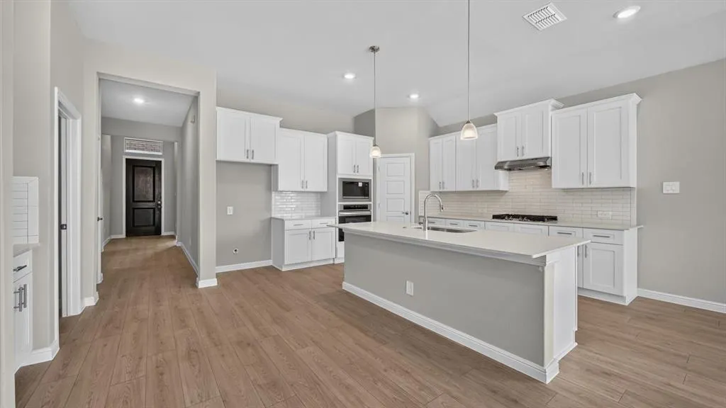 15068 SPLENDOR Street