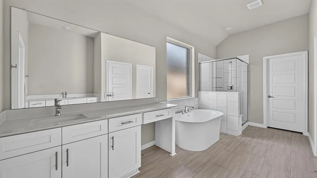 15068 SPLENDOR Street