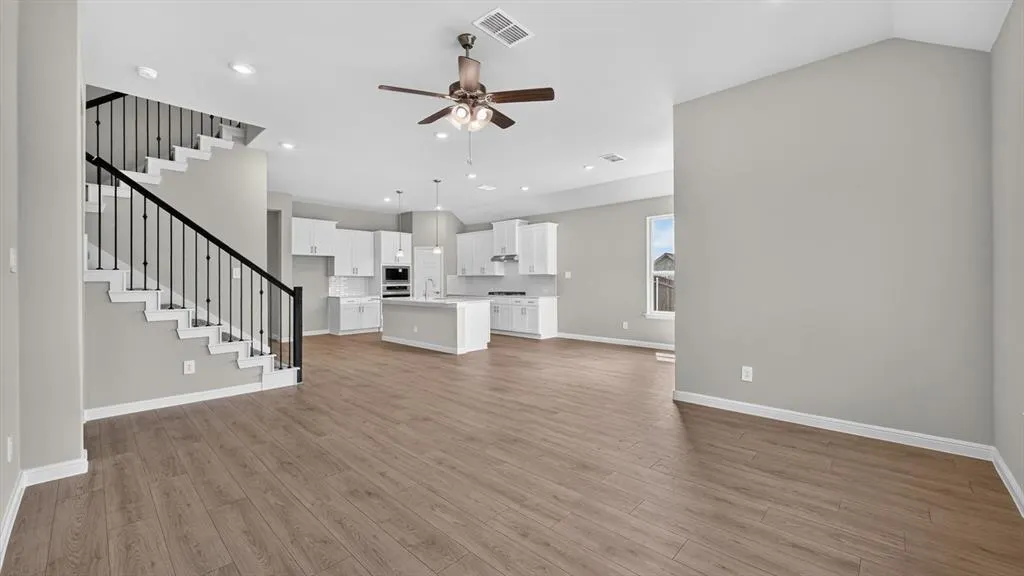 15068 SPLENDOR Street