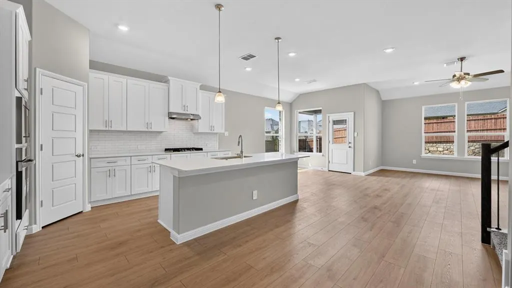 15068 SPLENDOR Street