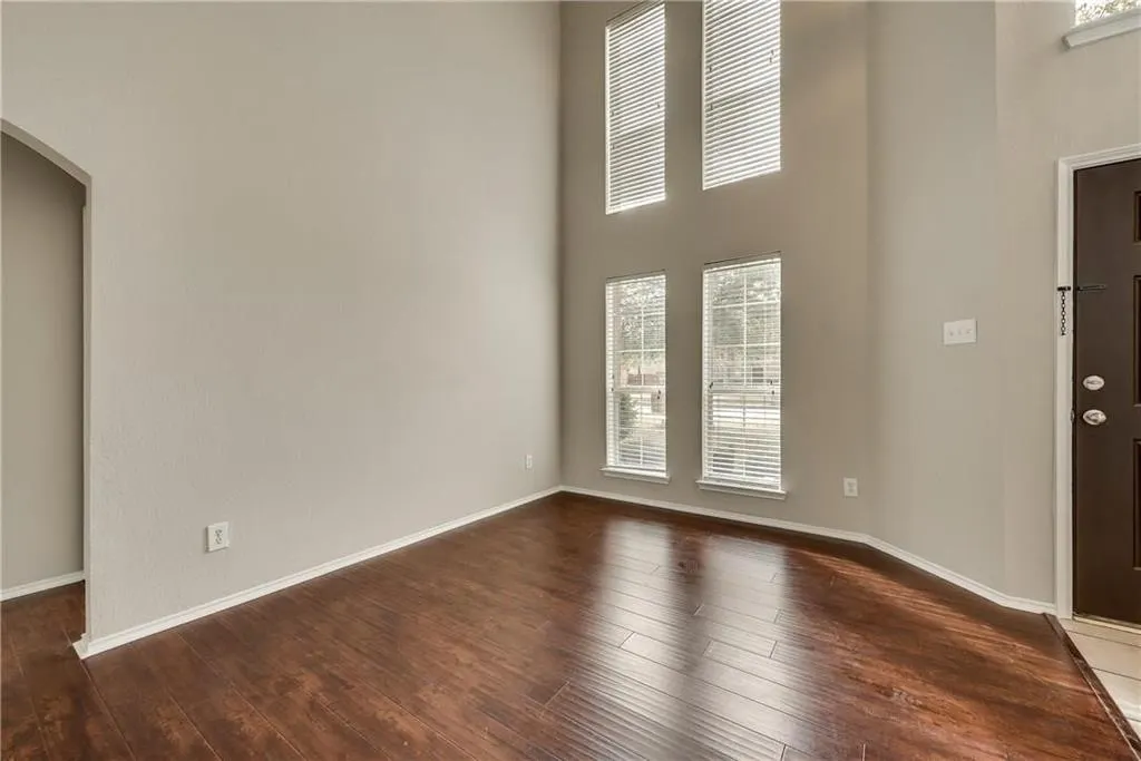 409 Knoll Park Court