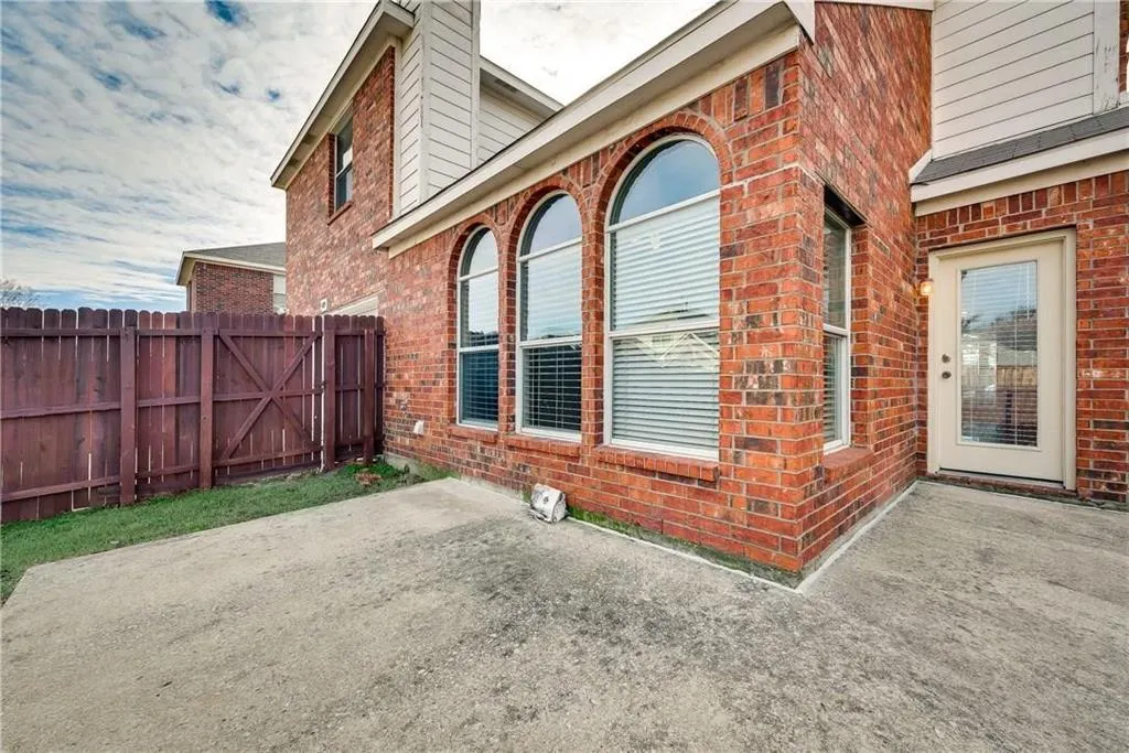 409 Knoll Park Court