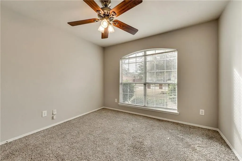 409 Knoll Park Court