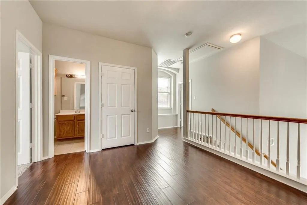 409 Knoll Park Court