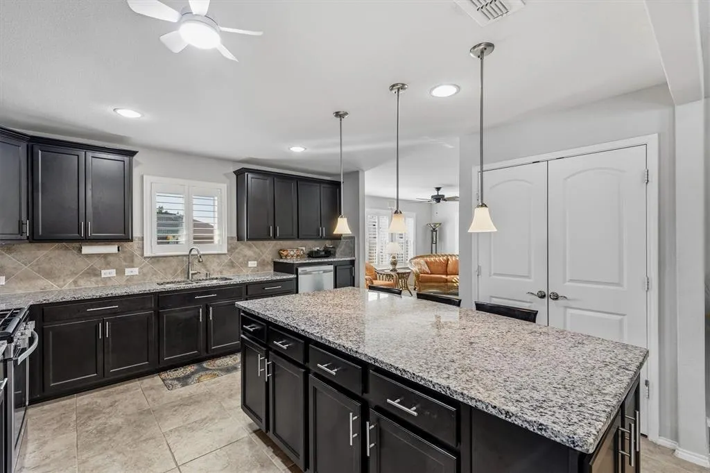 7769 Gulf Walk Road