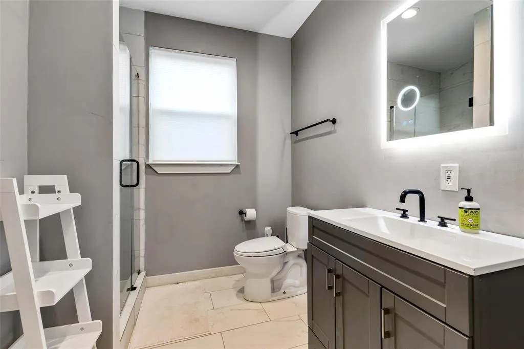 1606 W 12th Street