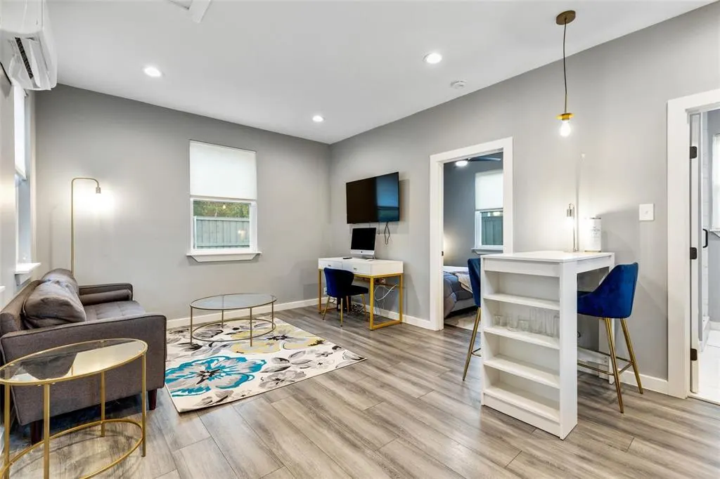 1606 W 12th Street