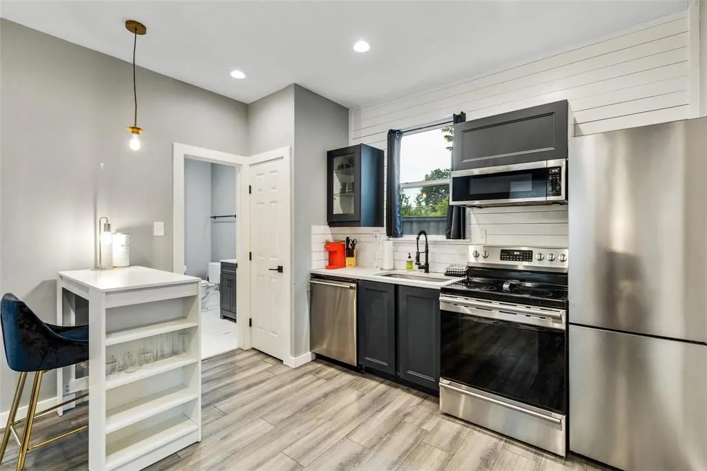 1606 W 12th Street