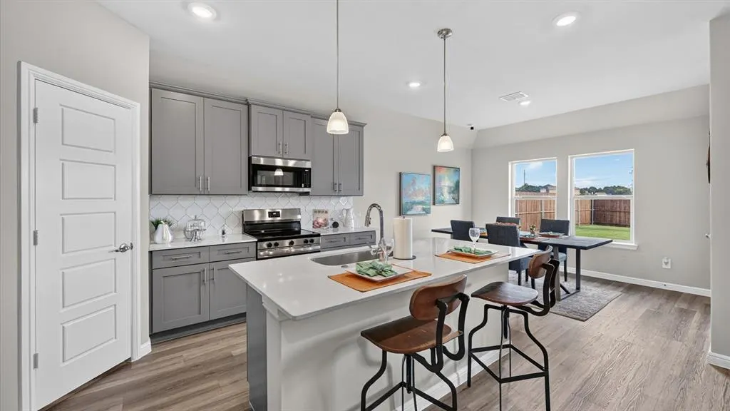 1430 CANTERBURY Trail