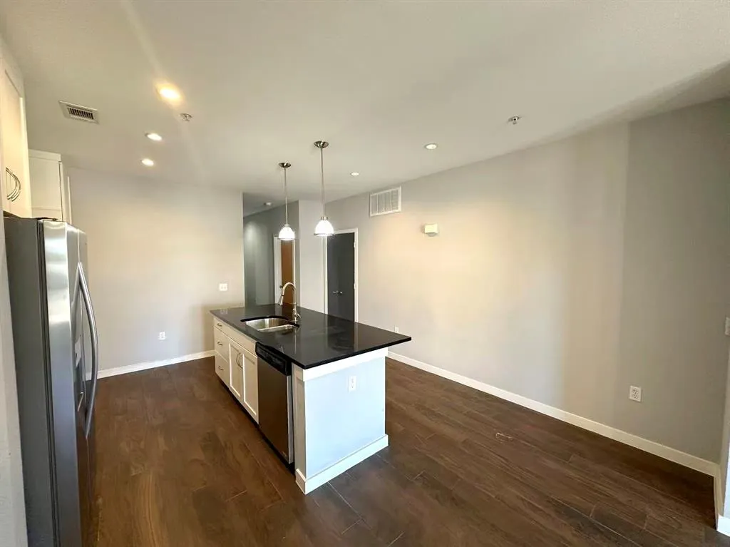 5609 Smu Boulevard #305
