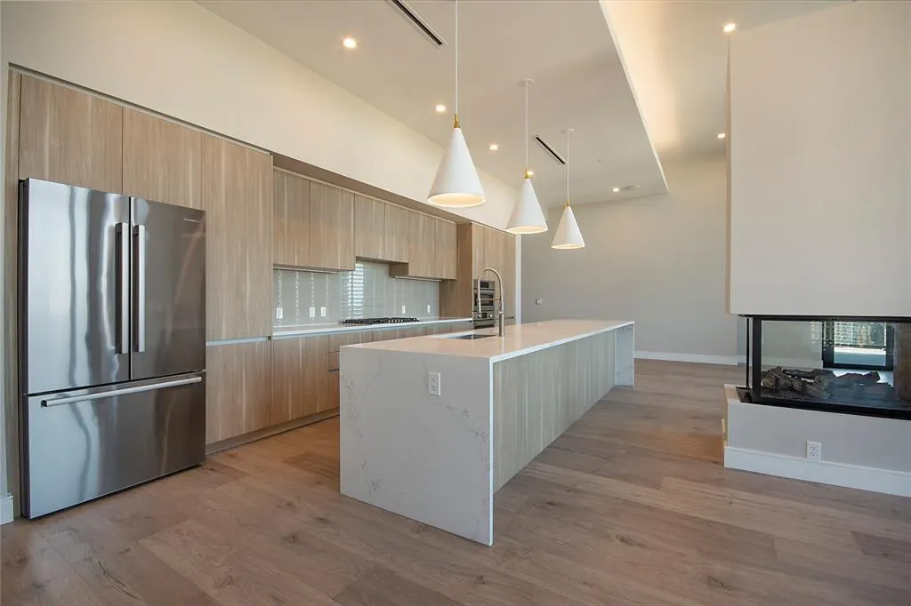 3001 Maple Avenue #2207
