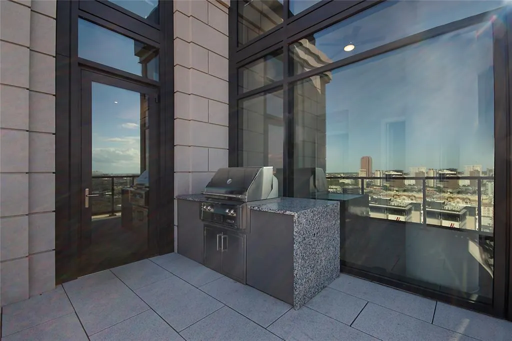 3001 Maple Avenue #2207