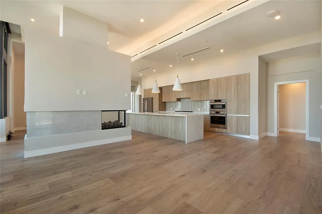 3001 Maple Avenue #2207