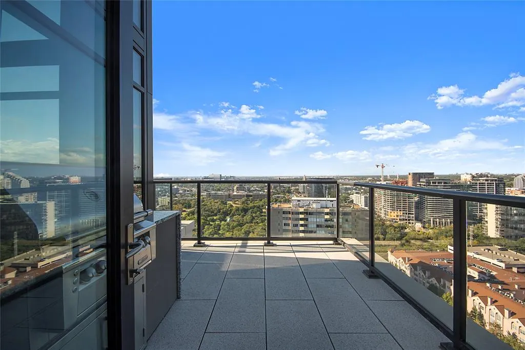 3001 Maple Avenue #2207