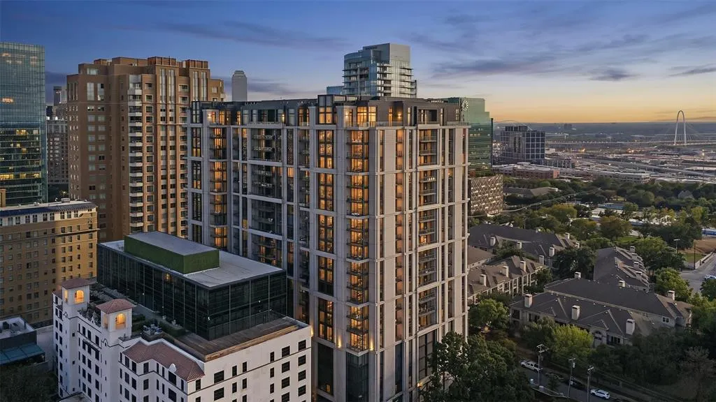 3001 Maple Avenue #2207