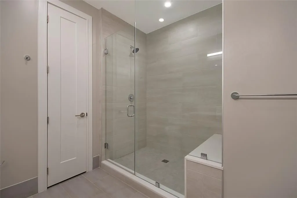3001 Maple Avenue #2207
