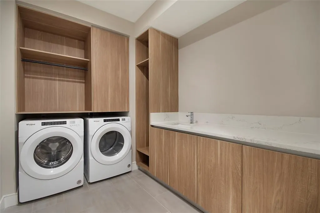 3001 Maple Avenue #2207