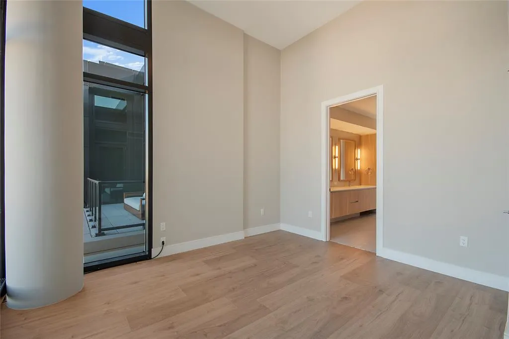 3001 Maple Avenue #2207