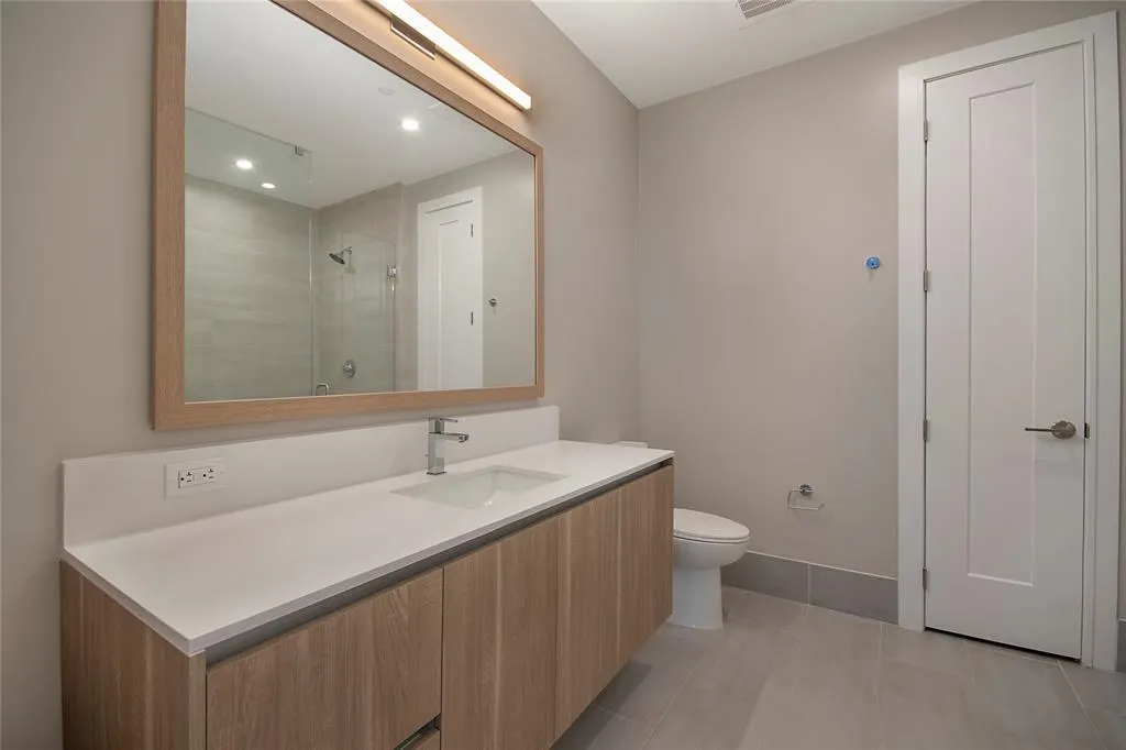 3001 Maple Avenue #2207