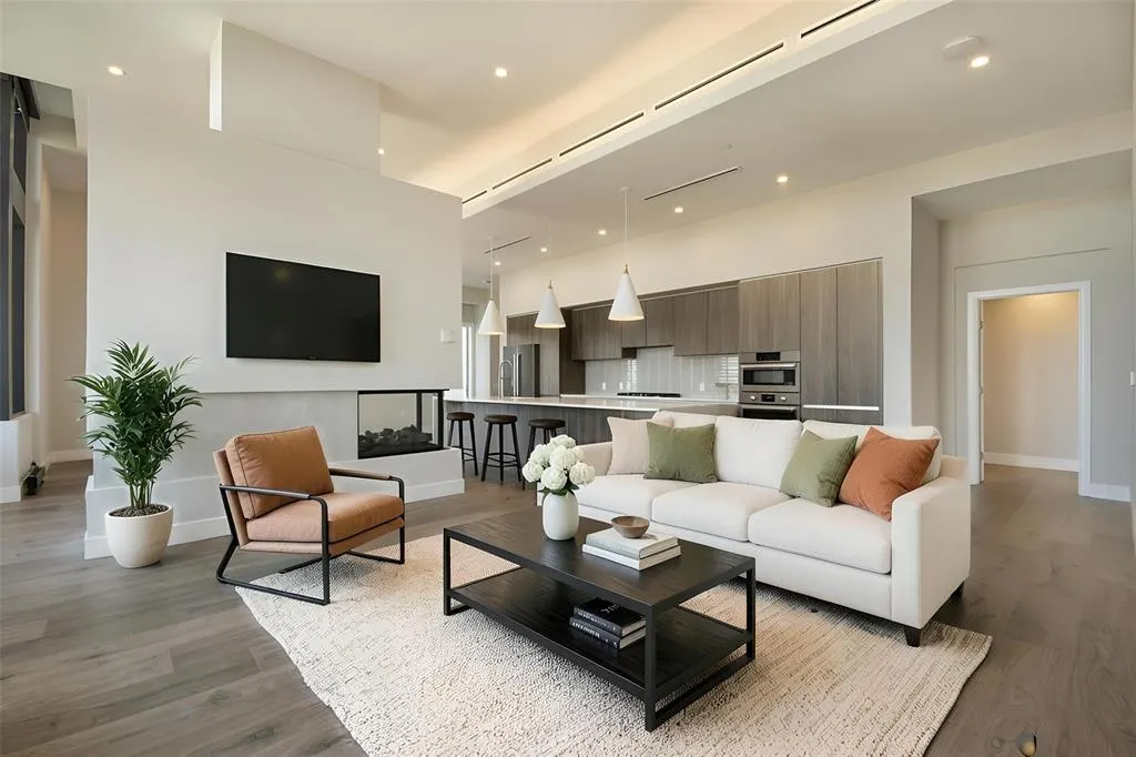 3001 Maple Avenue #2207