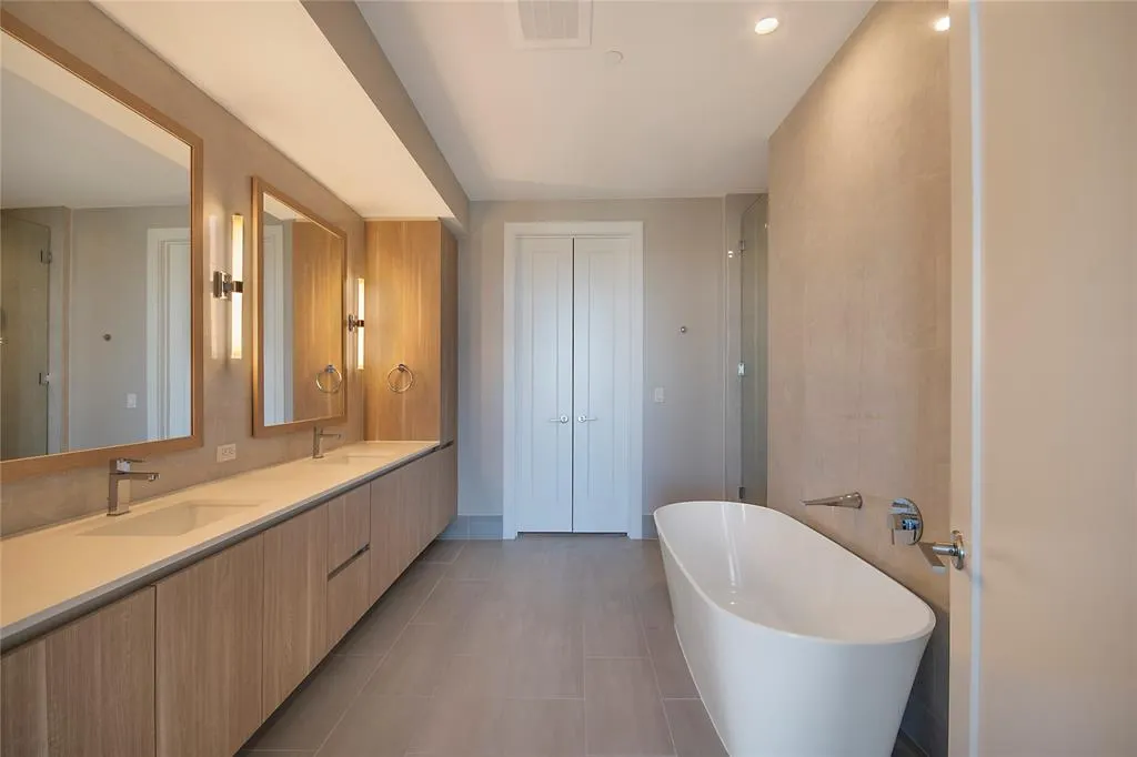 3001 Maple Avenue #2207
