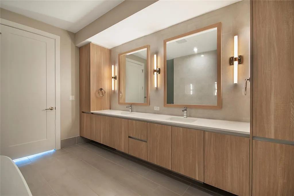 3001 Maple Avenue #2207