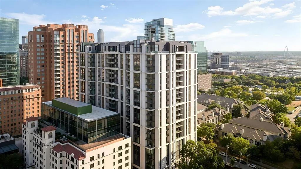 3001 Maple Avenue #2207