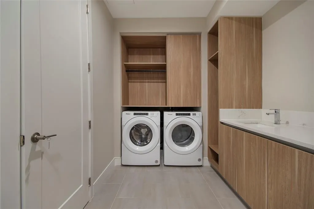 3001 Maple Avenue #2207