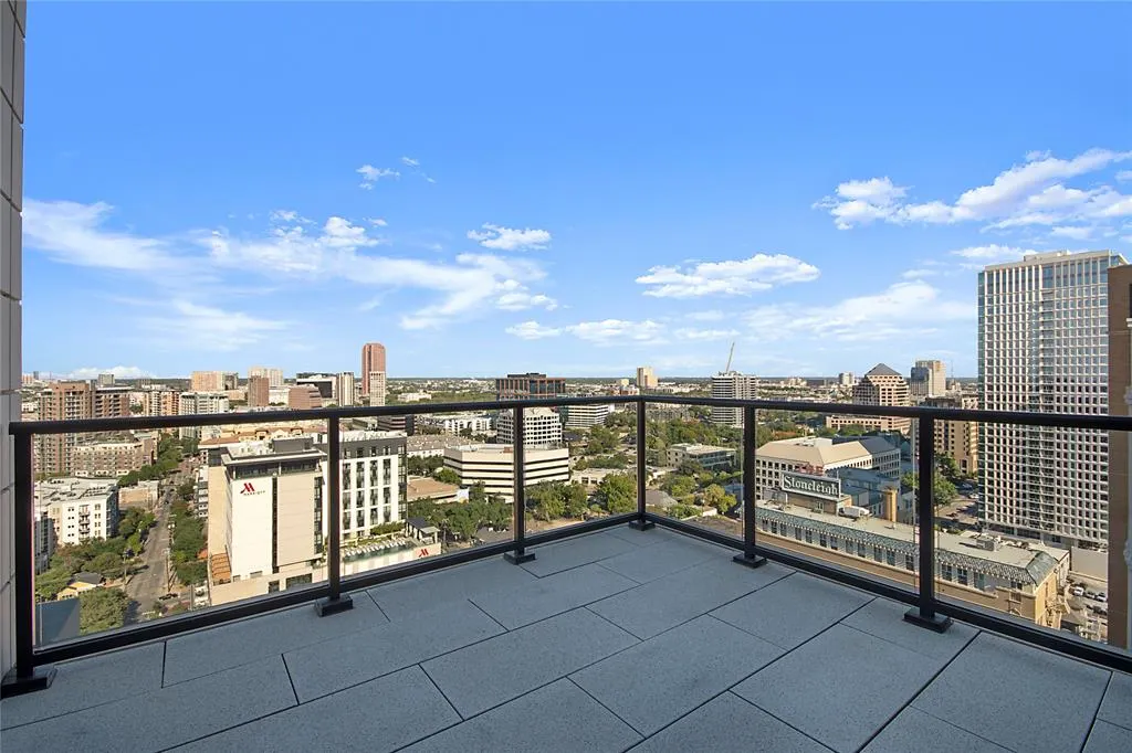 3001 Maple Avenue #2207