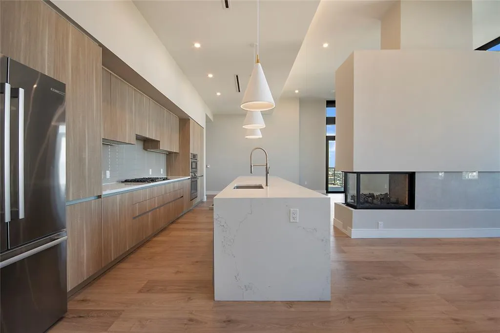 3001 Maple Avenue #2207
