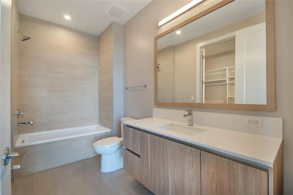 3001 Maple Avenue #2207