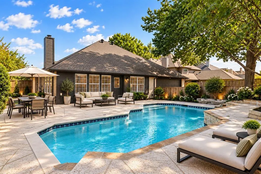 910 Blackstone Drive