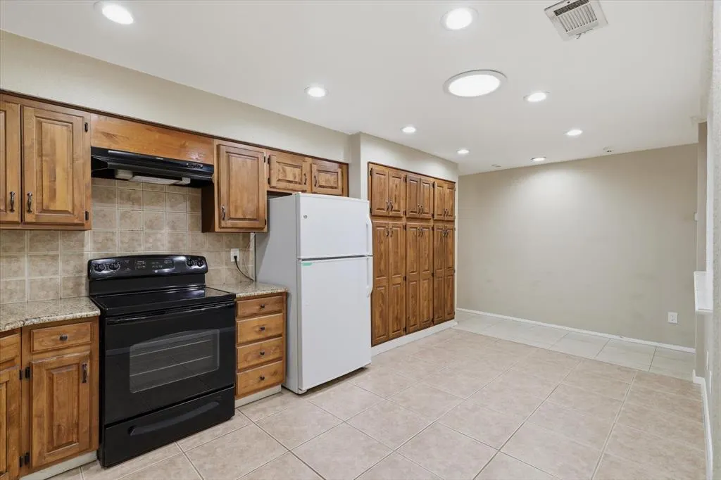 2906 Hazelwood Drive