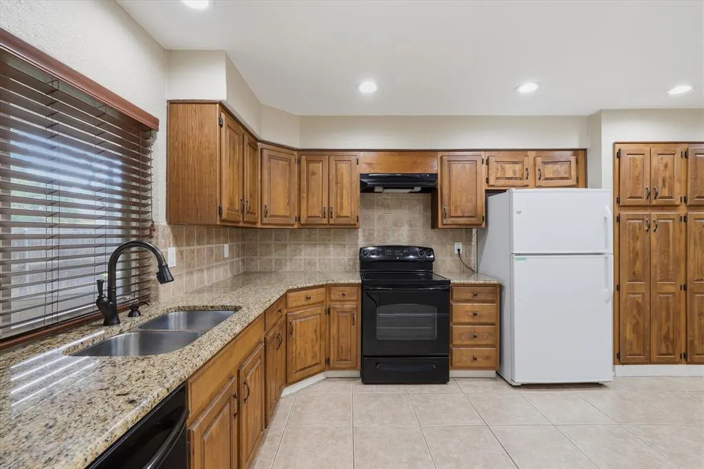 2906 Hazelwood Drive