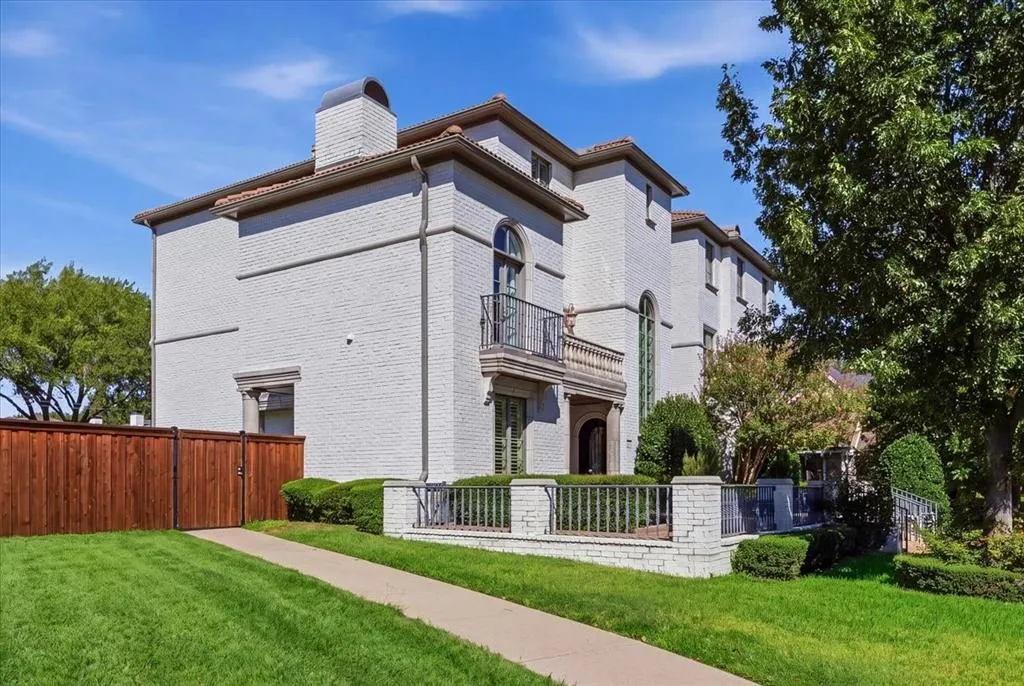 1816 Carleton Avenue