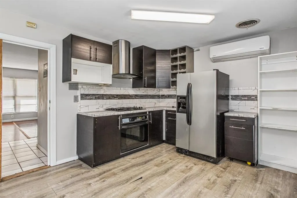 1220 Colfax Circle