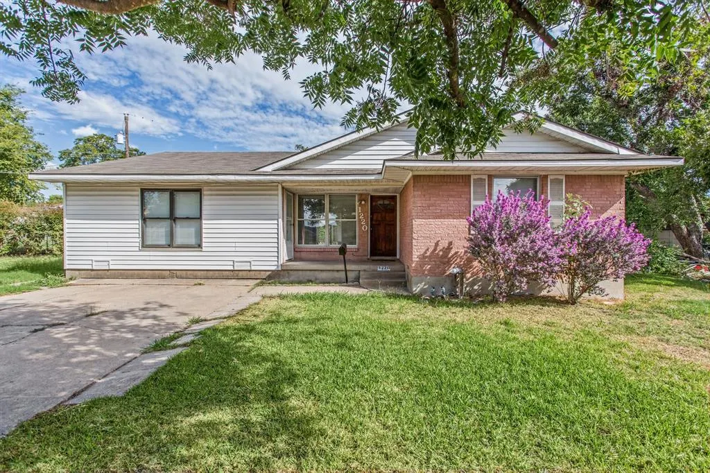 1220 Colfax Circle