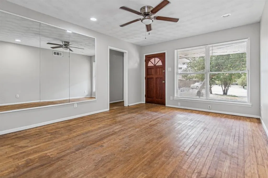 1220 Colfax Circle