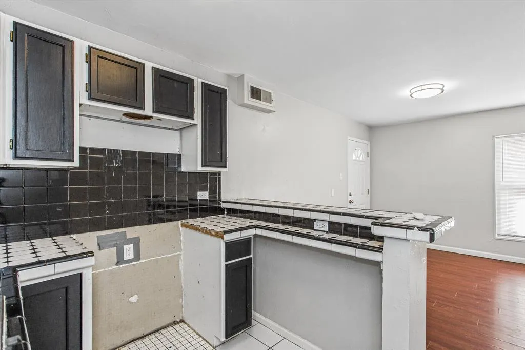 1220 Colfax Circle