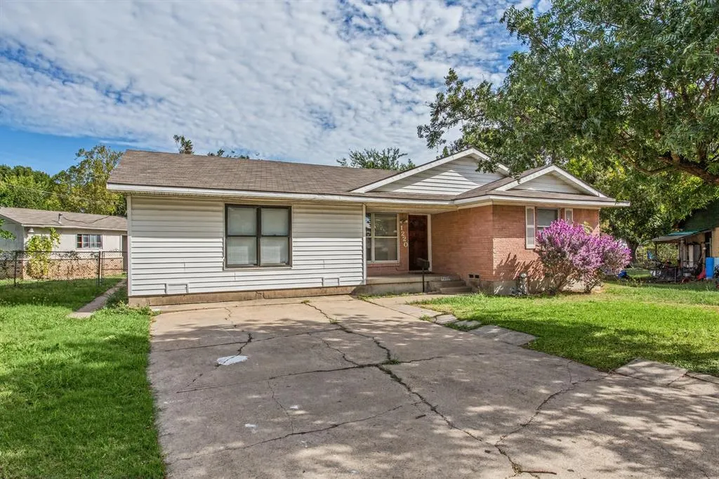 1220 Colfax Circle