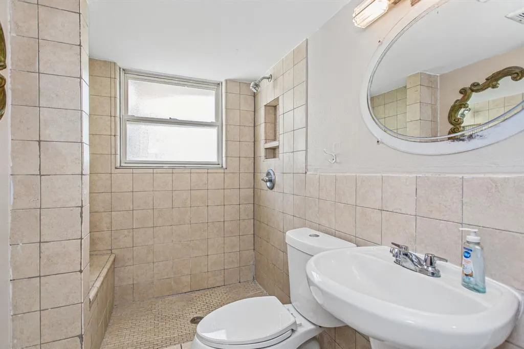 1220 Colfax Circle