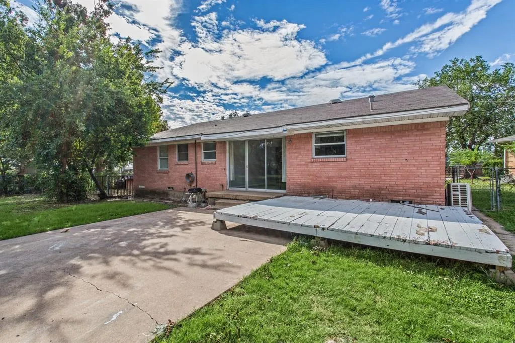 1220 Colfax Circle