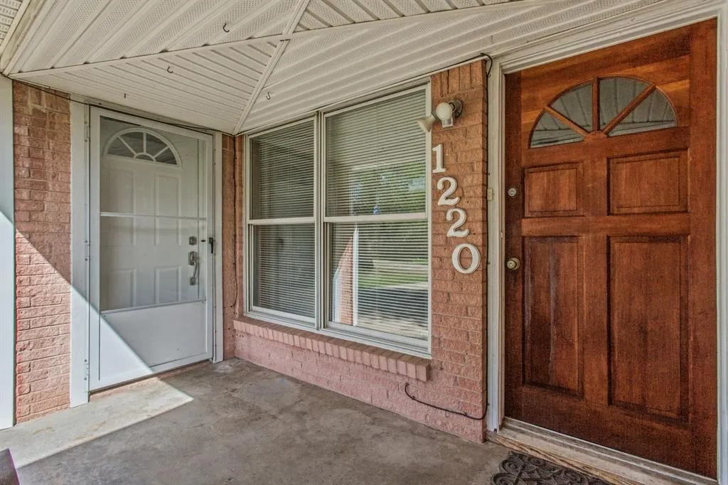 1220 Colfax Circle