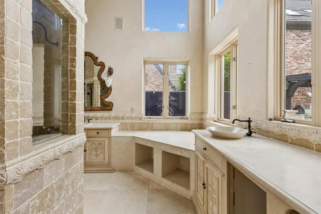 6917 Forest Glen Drive