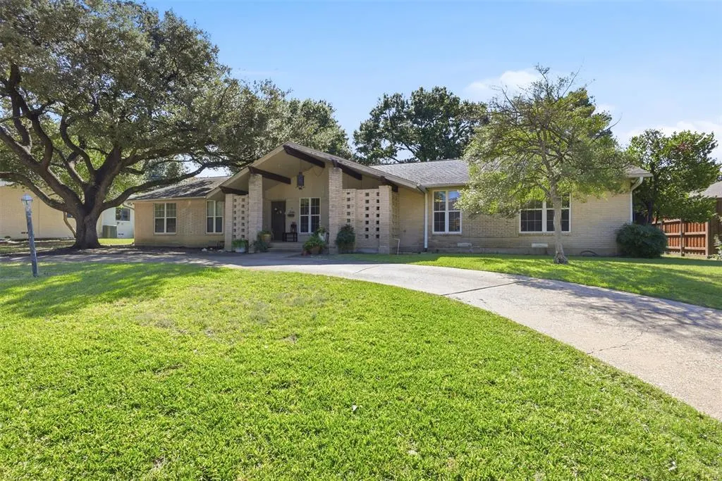 7806 Woodstone Lane