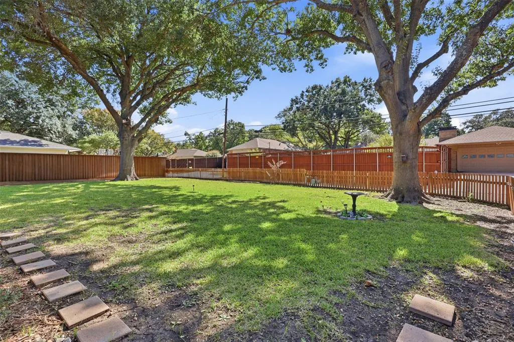 7806 Woodstone Lane