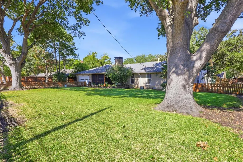 7806 Woodstone Lane