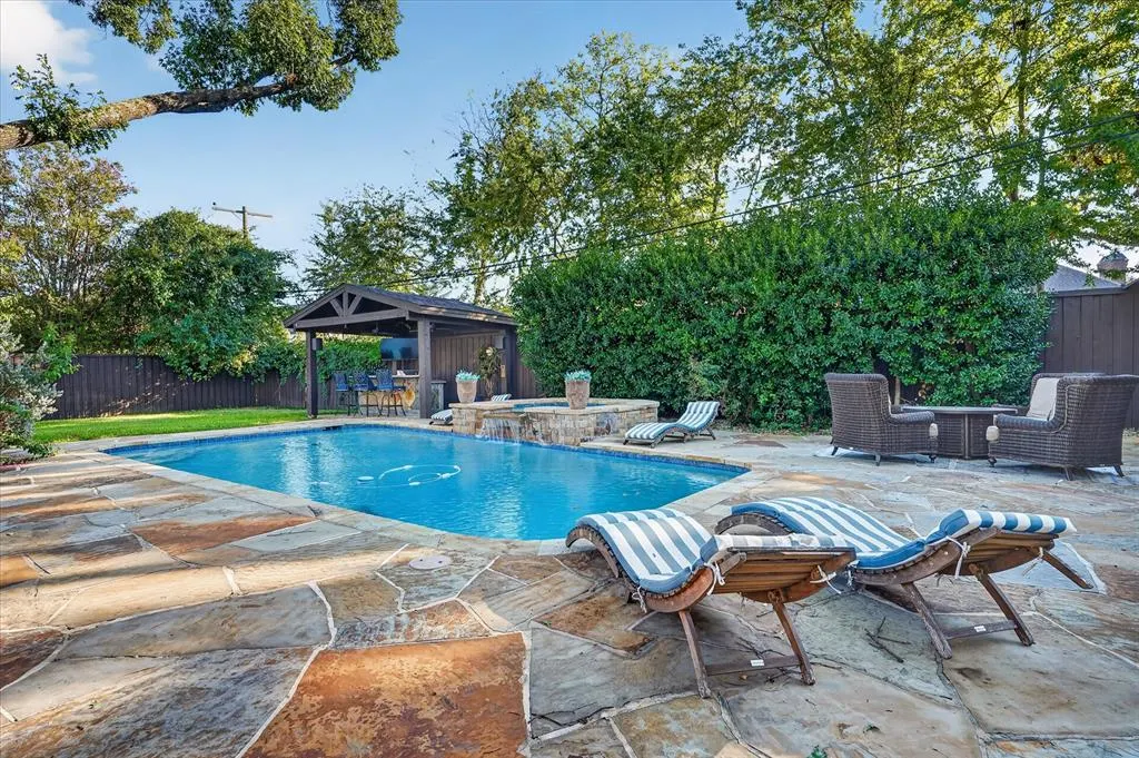 4322 Crowley Drive