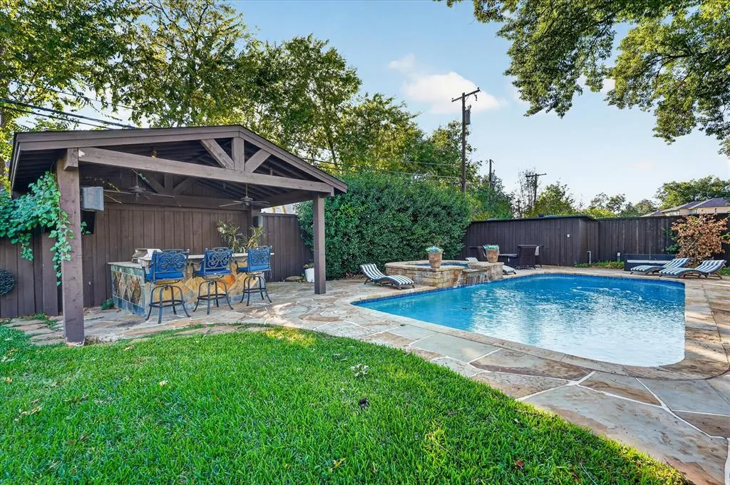 4322 Crowley Drive