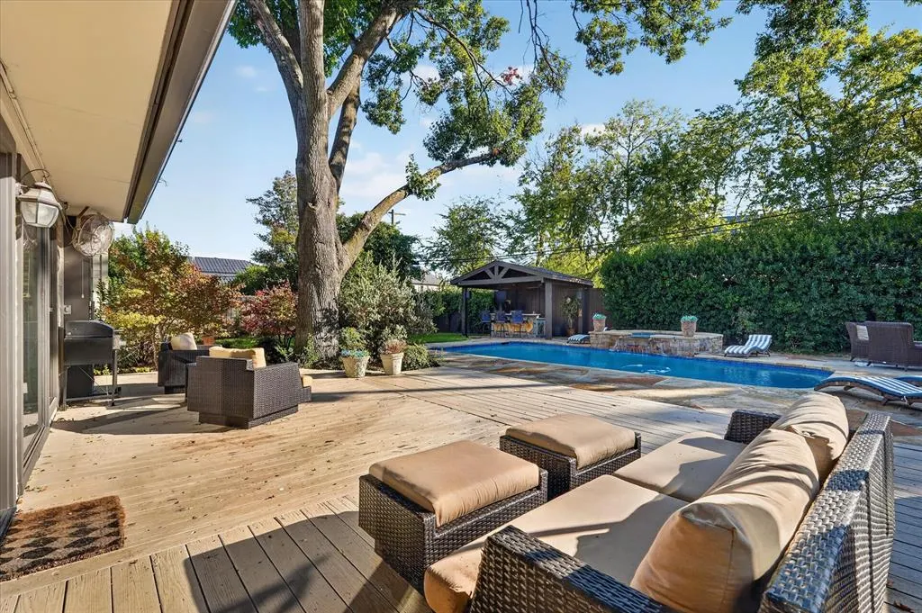 4322 Crowley Drive